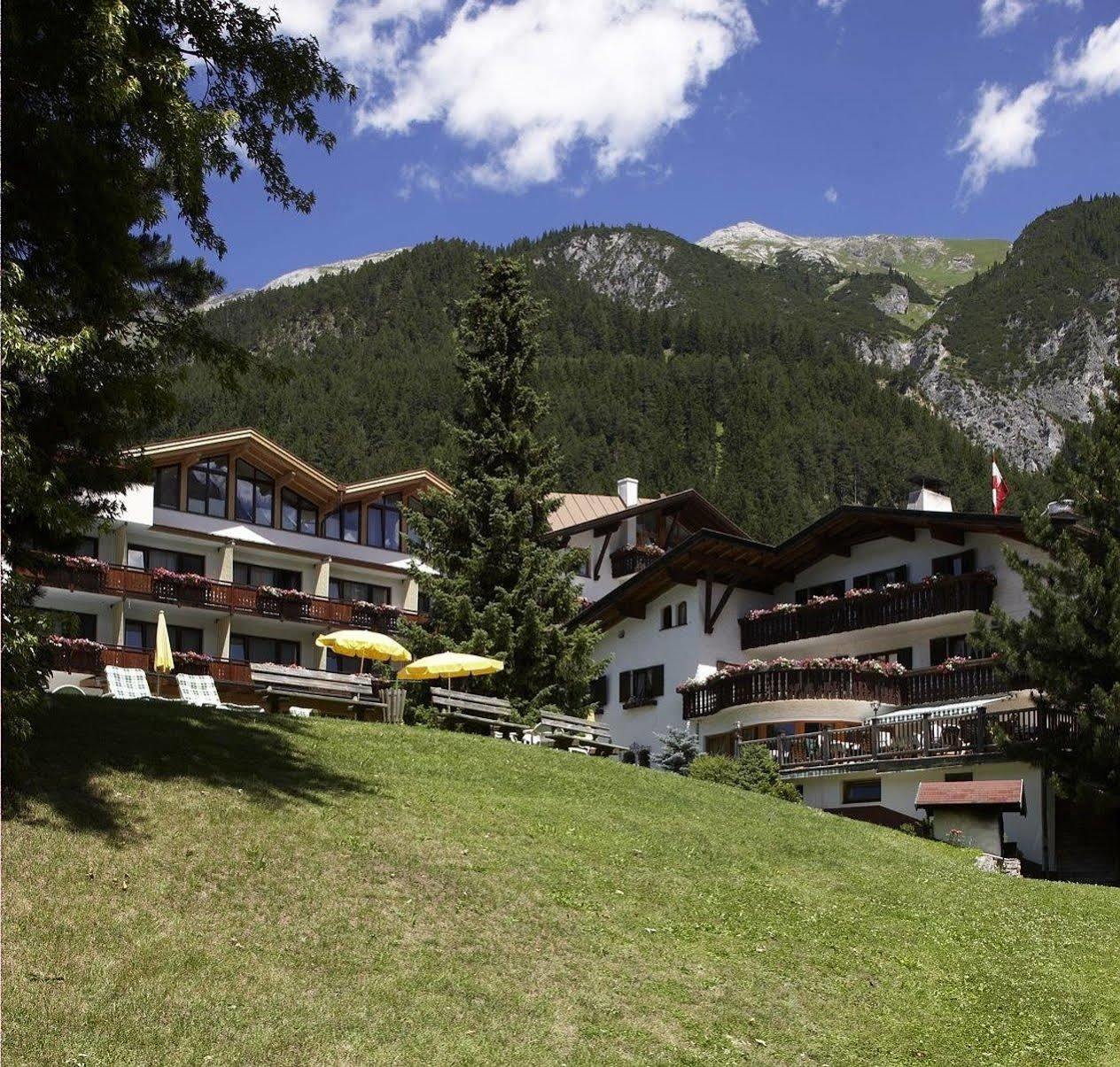 Hotel Gridlon Pettneu am Arlberg Exteriör bild